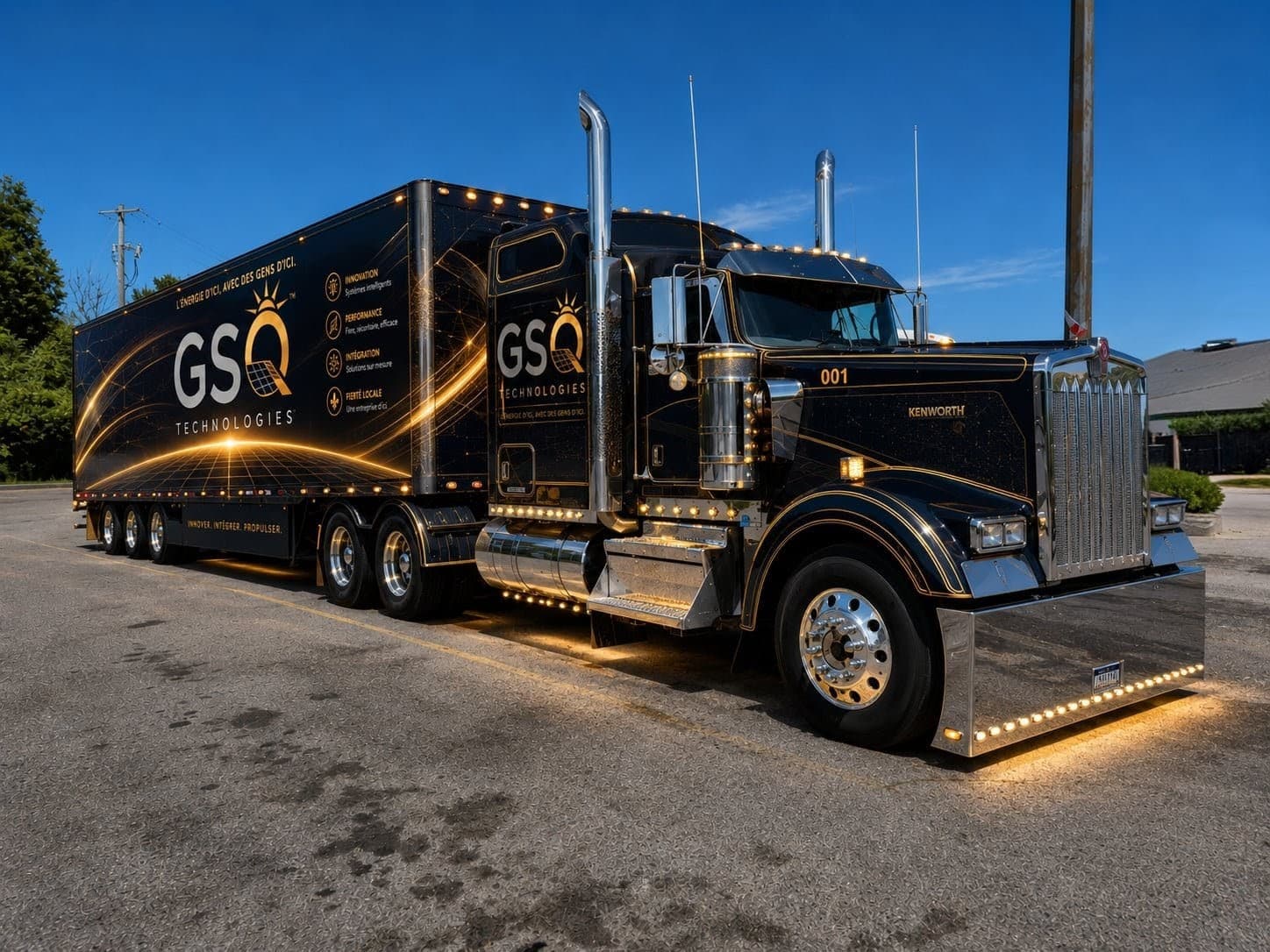 Le camion GSQ Technologies aux couleurs noir et or